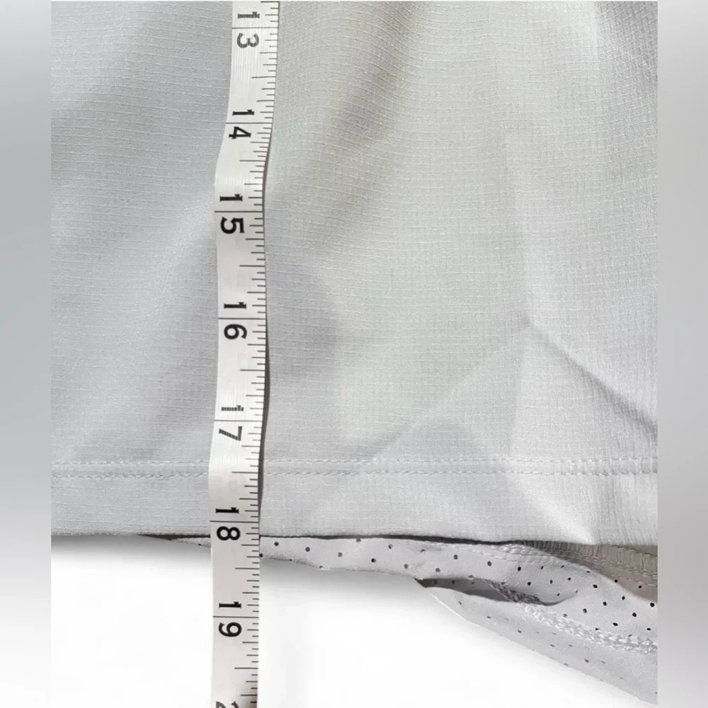 Under Armour Black and White Fitted Shorts - Picture 6 of 7